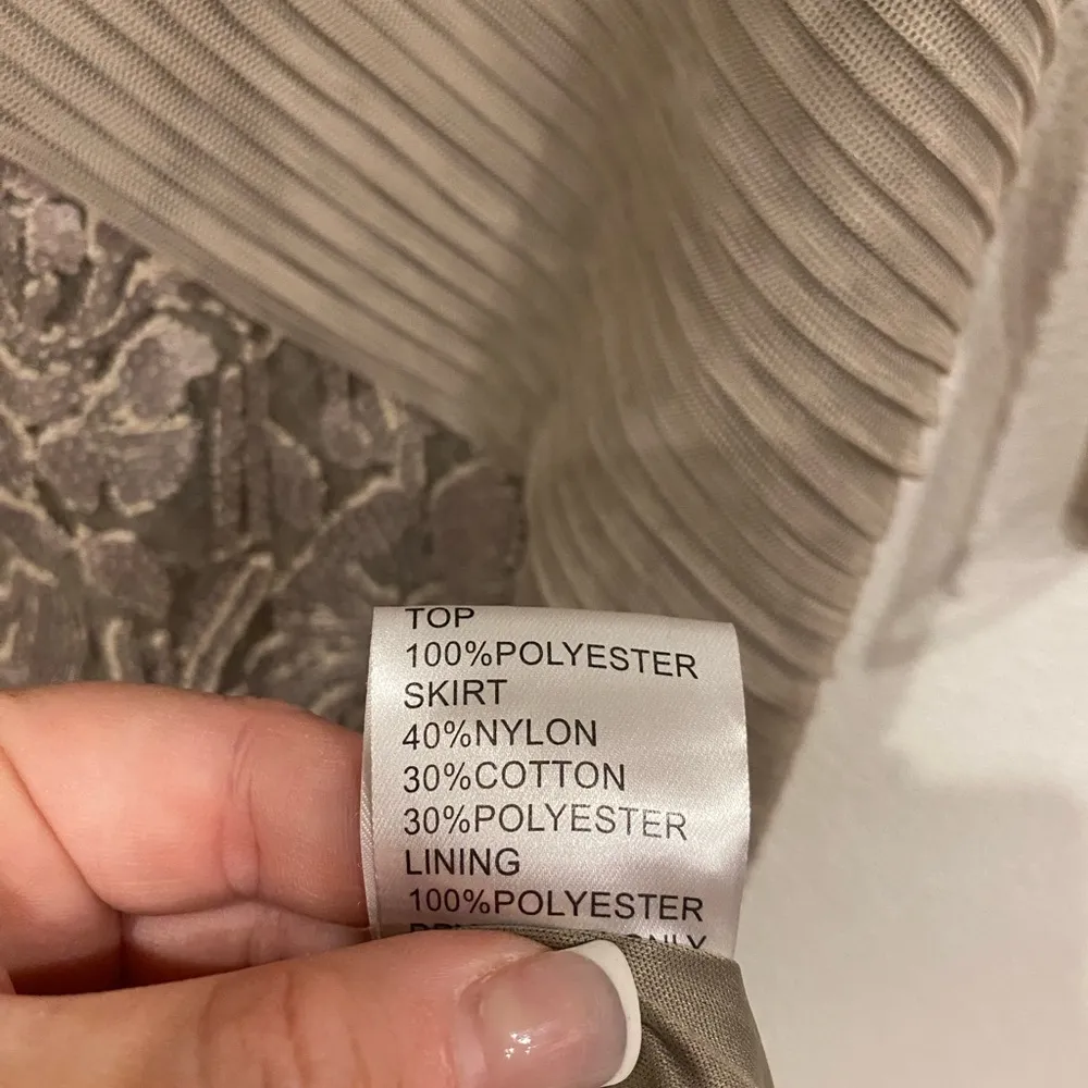 Ruched Tulle Woven Bodice 3/4 Sleeve Gown Size 8 EUC - Image 6