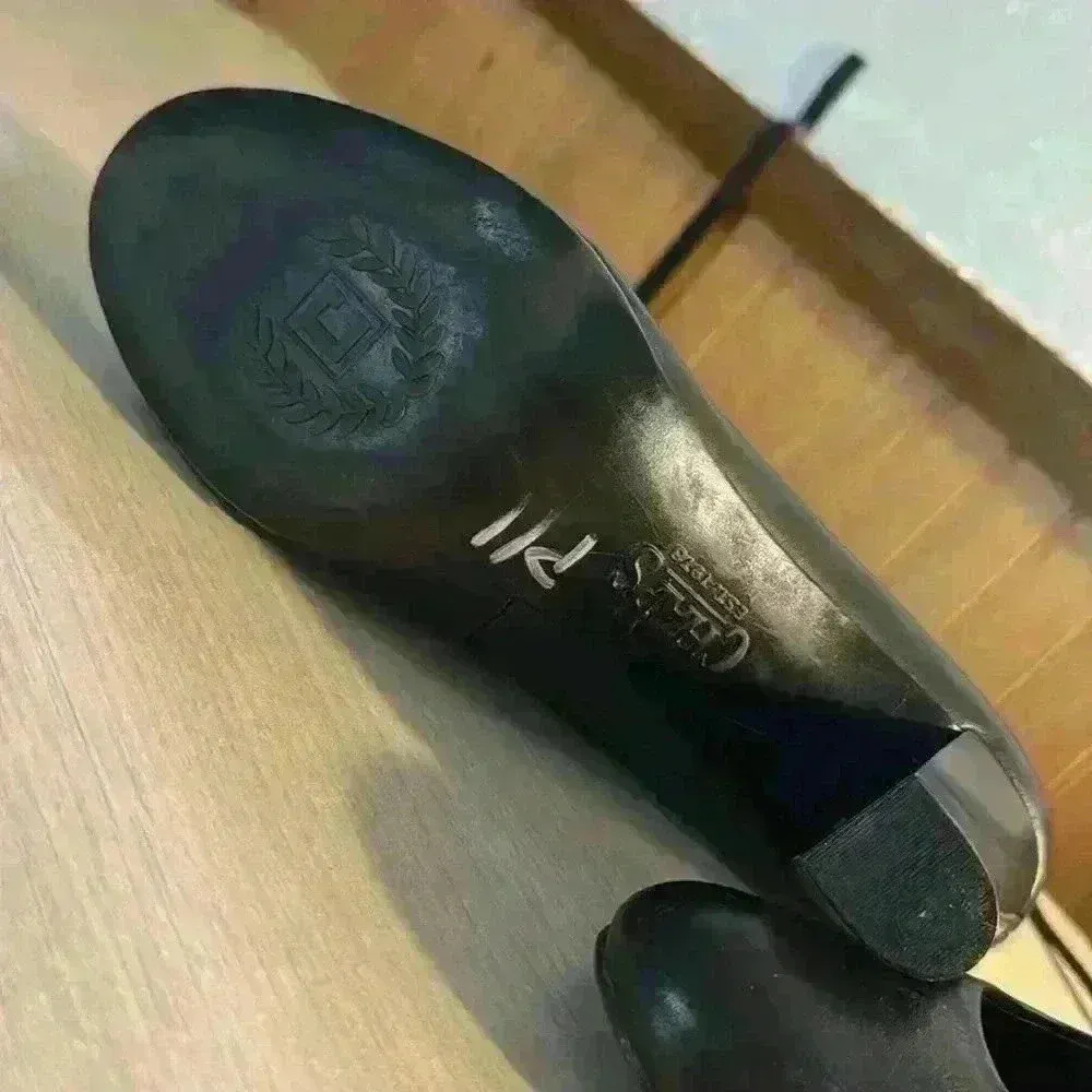 Chaps Black Leather Block Heeled Court Shoes - Image 5