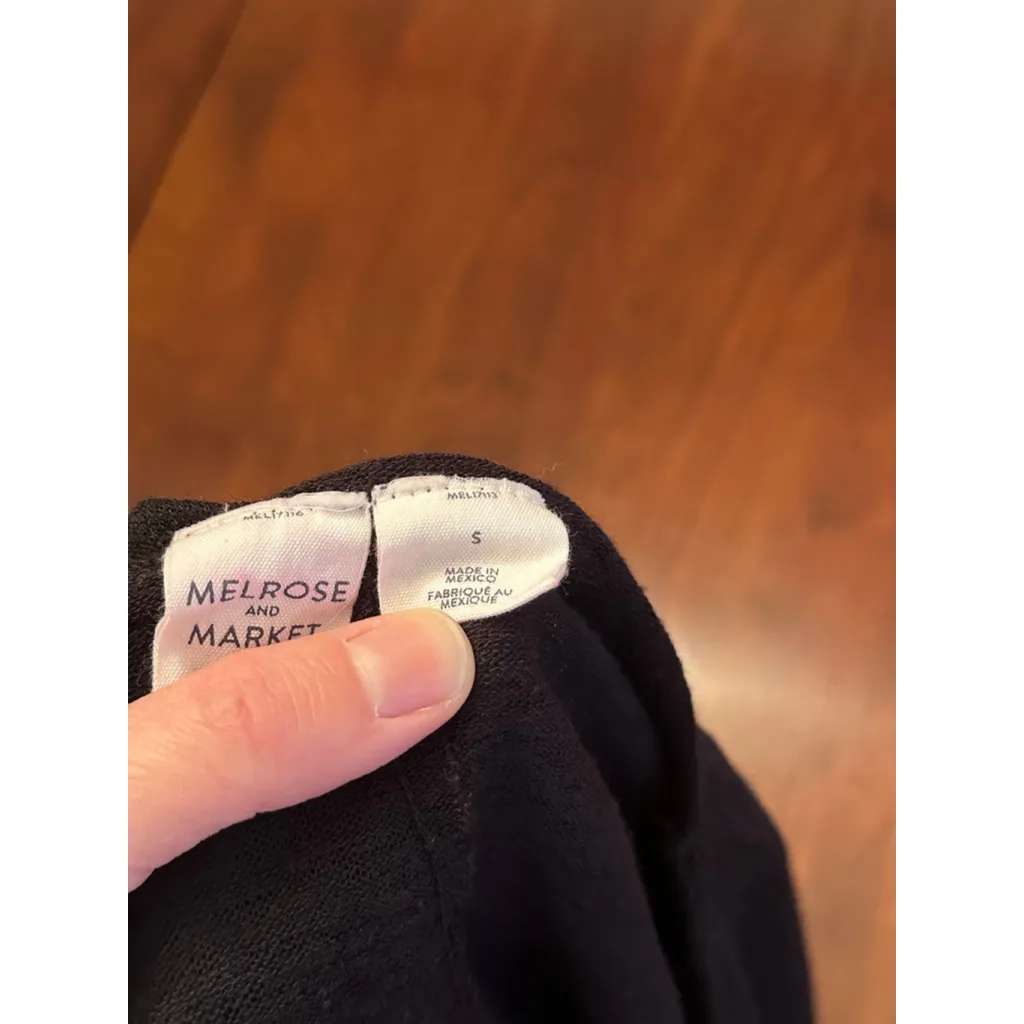 Melrose and Market Small Sheer Scoop Neck Short Sleeve Shirt - Image 13