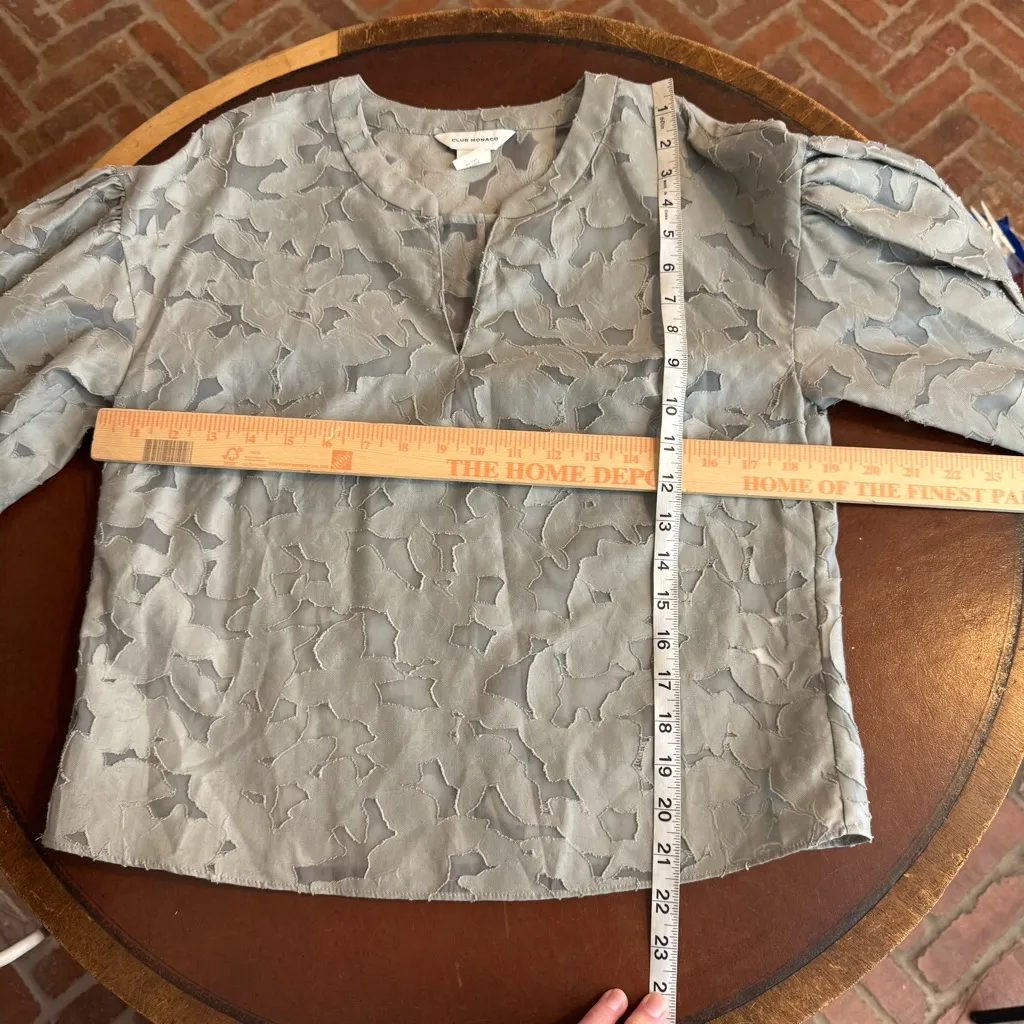 Club Monaco Sculptured Floral Fil Coupé boxy Top in Forest Fog size small office - Image 8