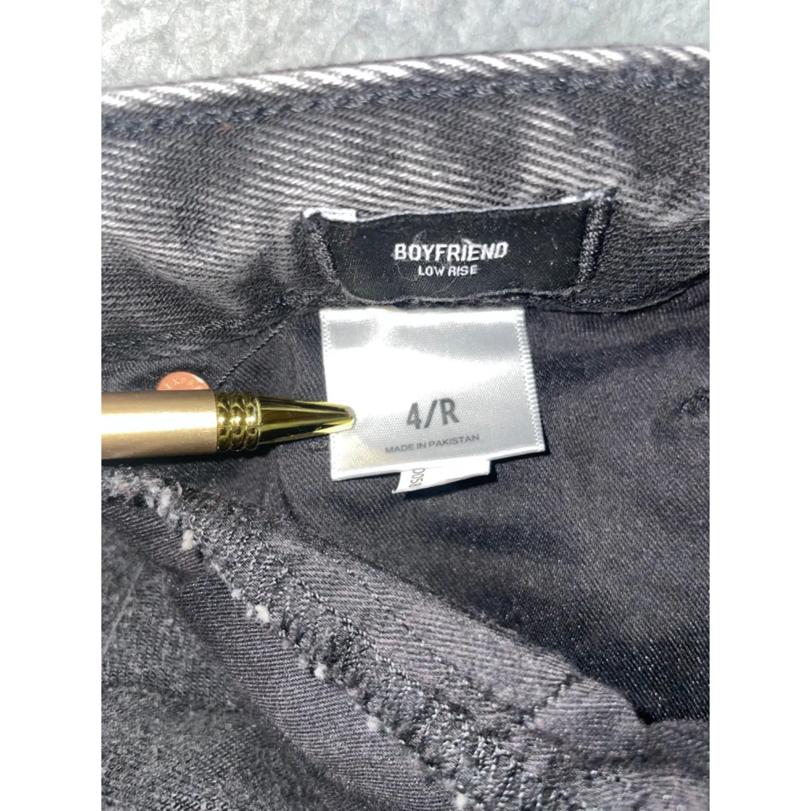 Express Low Rise Boyfriend‎ Jeans Women 4 Distressed Black Denim - Image 9