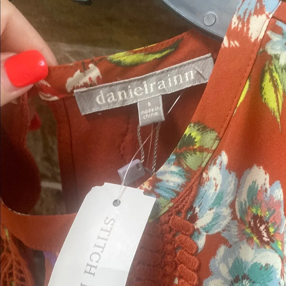 Daniel Rainn Warm Coral Burnt Orange fall Sleeveless Floral Blouse keyhole nwt - Image 2