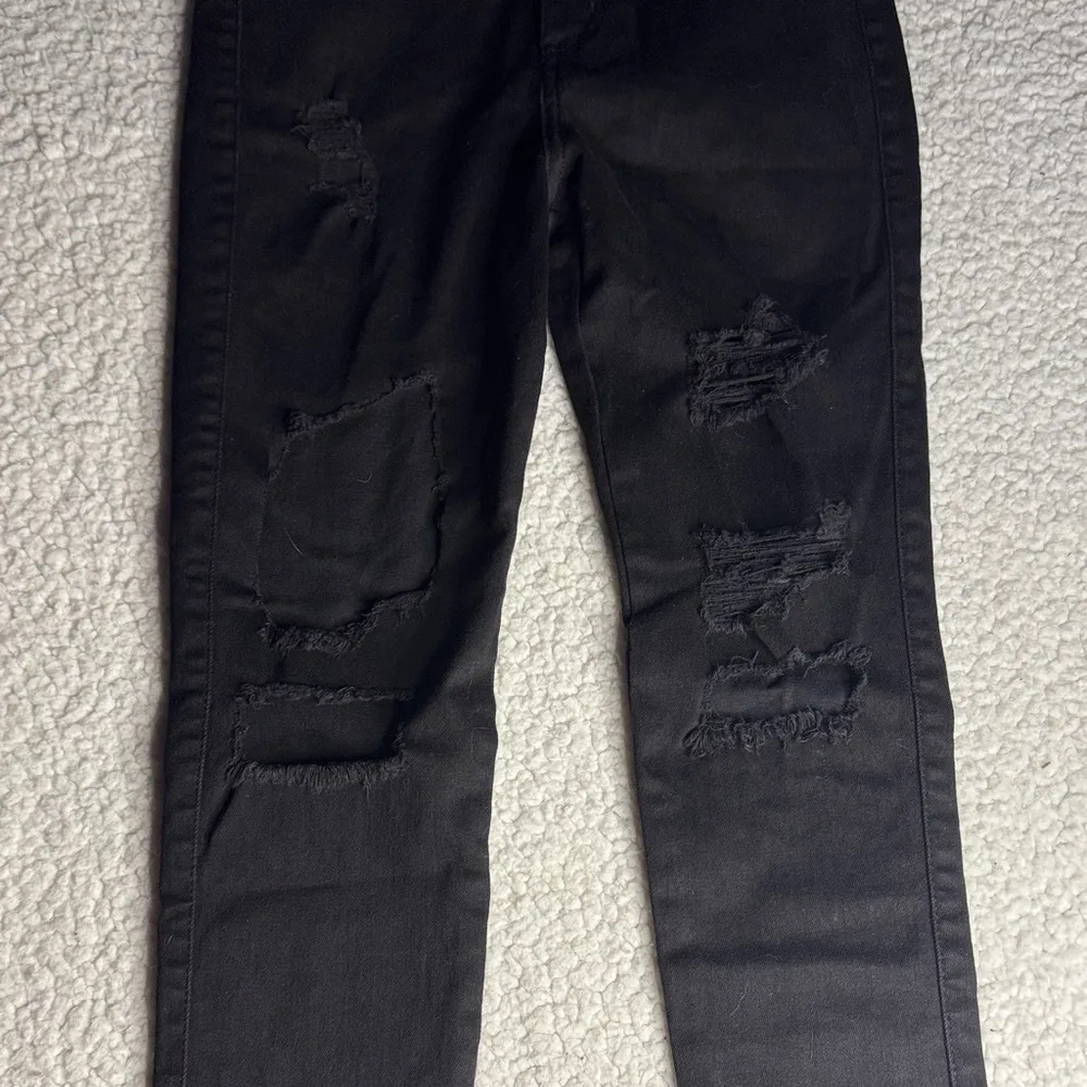 FITJEANS Women’s Regular Super Ripped High Waisted Skinny Jeans In Black - Image 4