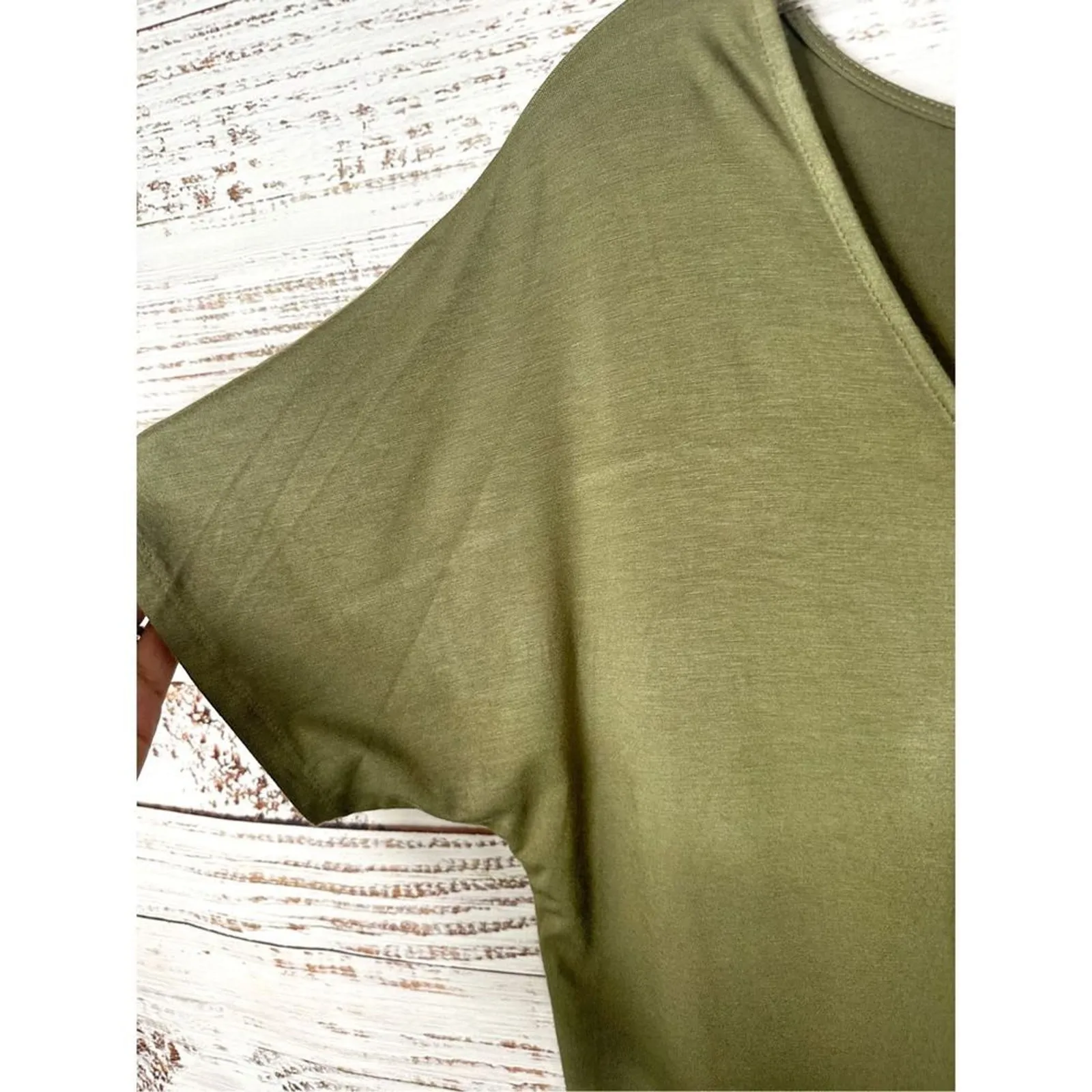 New with tags Loveriche Tie Neck Short Sleeve Shift Dress Olive Green Medium - Image 6