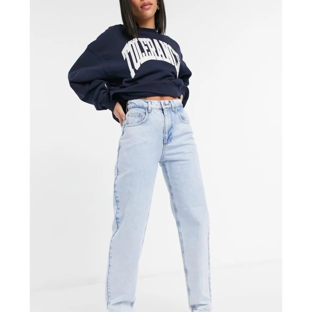 Reclaimed Vintage inspired 90s dad Jean in super bleach wash - Image 2