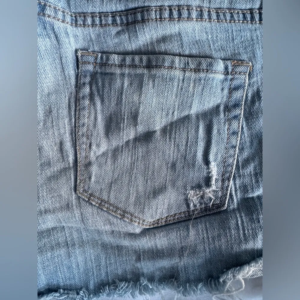 Bullhead Denim Co Ripped Destroyed Distressed Denim Jean Shorts | Size 7 Blue - Image 6