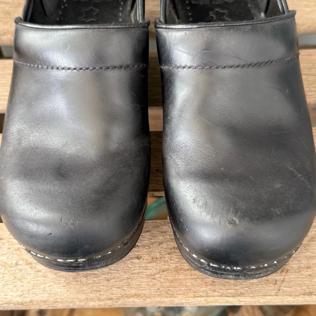 Dansko Clogs size 38/US 7.5-8 A30 - Image 3