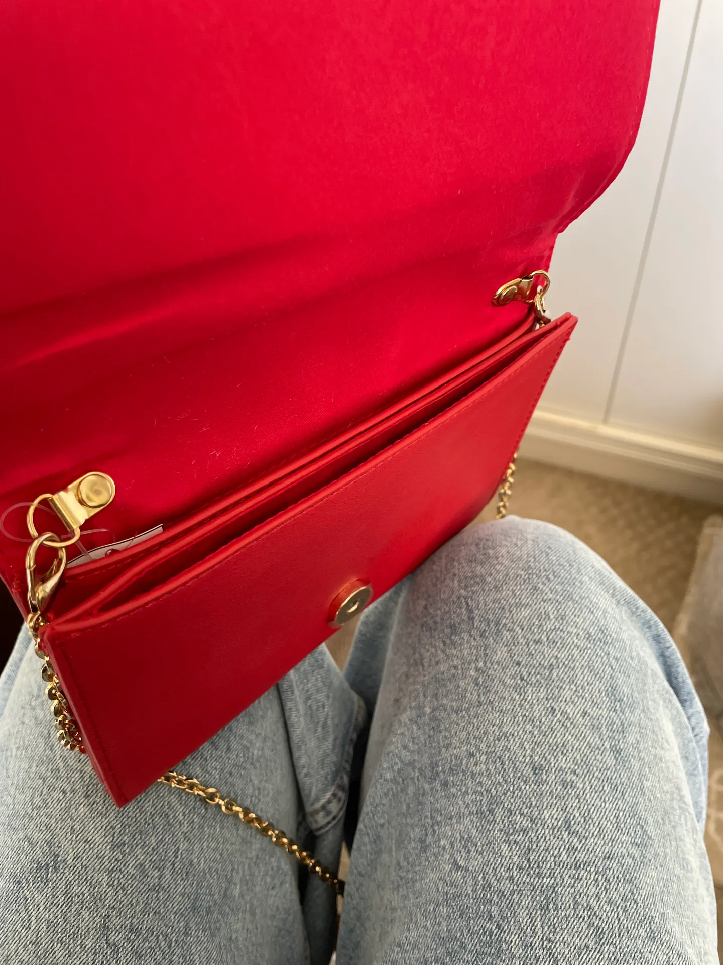 Red Clutch Bag With Bow And Gold Chain - Image 3
