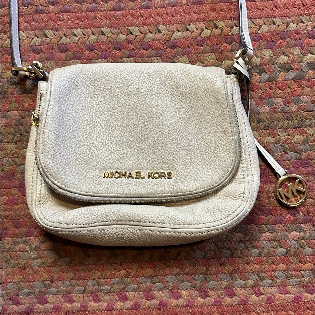 MICHAEL KORS WHITE CREAM PEBBLED LEATHER CROSSBODY FLAP PURSE - Image 3