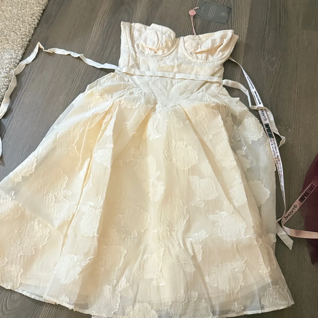 NWT HOUSE OF CB Saige vintage cream floral strapless mini dress - Image 9