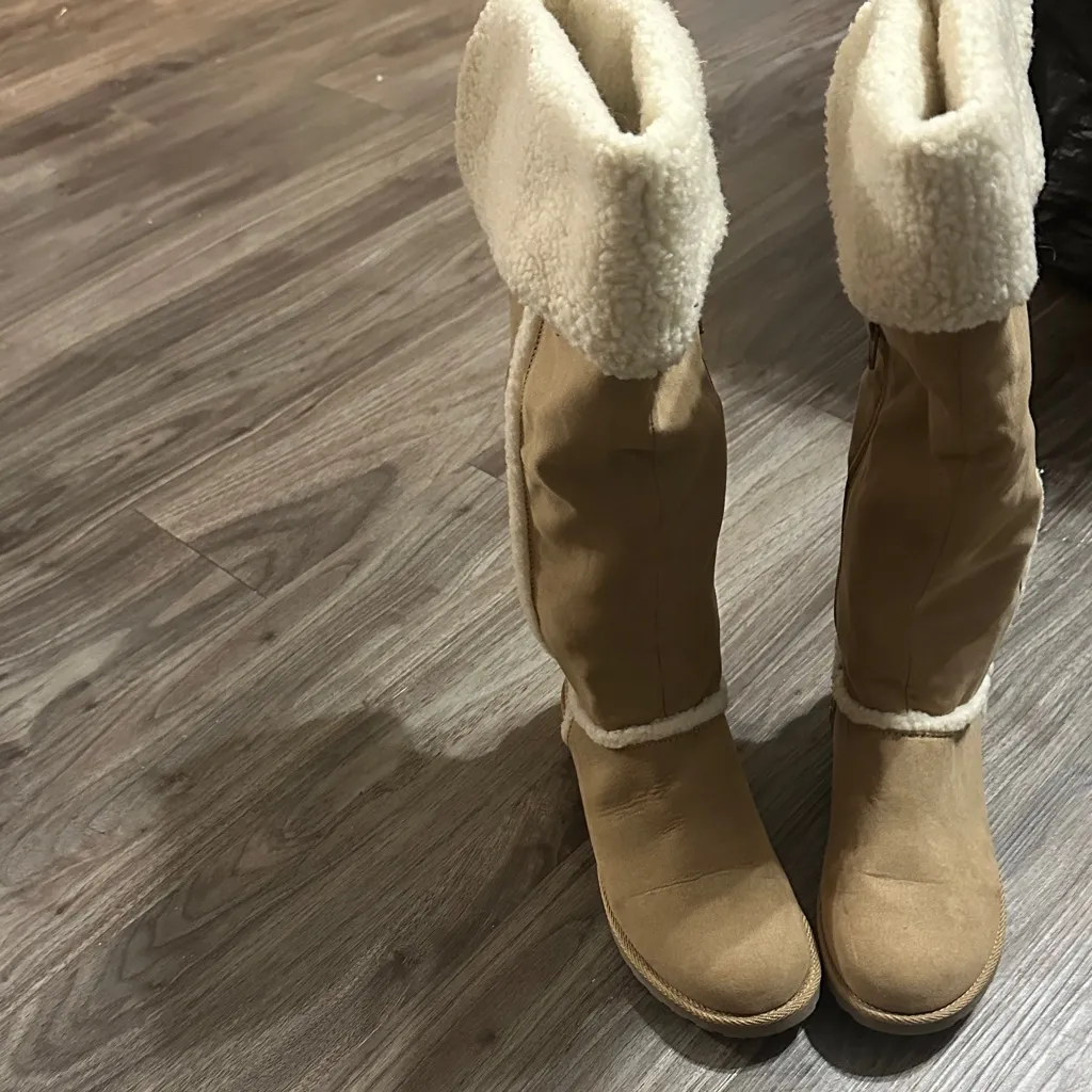 SO Women's Beige Winter Boots with White Fleece - Image 3