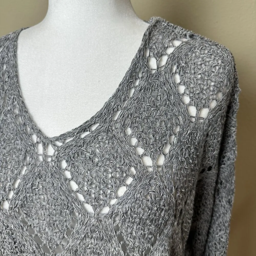 NWT VERTE Boutique Open Weave Crochet Grey Knit Sweater - S/M - Image 3