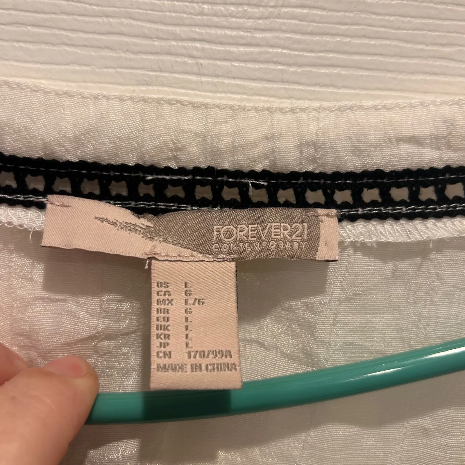 Forever‎ 21 White Embroidered Top Flowy Ruffle Sleeve Boho Blouse Large Fairy - Image 5