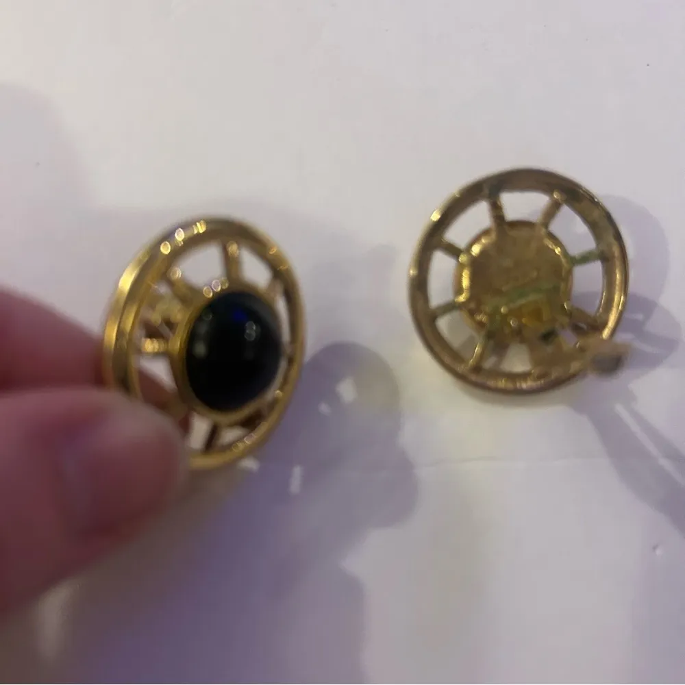 Vintage Gold Plated S.A.L. branded clip on ladies earrings, 1.5" across, wheel - Image 3