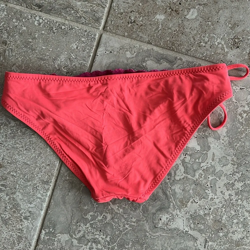 BECCA Crochet Detail 2-Piece Swimsuit, NWT Bra Size M, Bottom Size S - Image 5