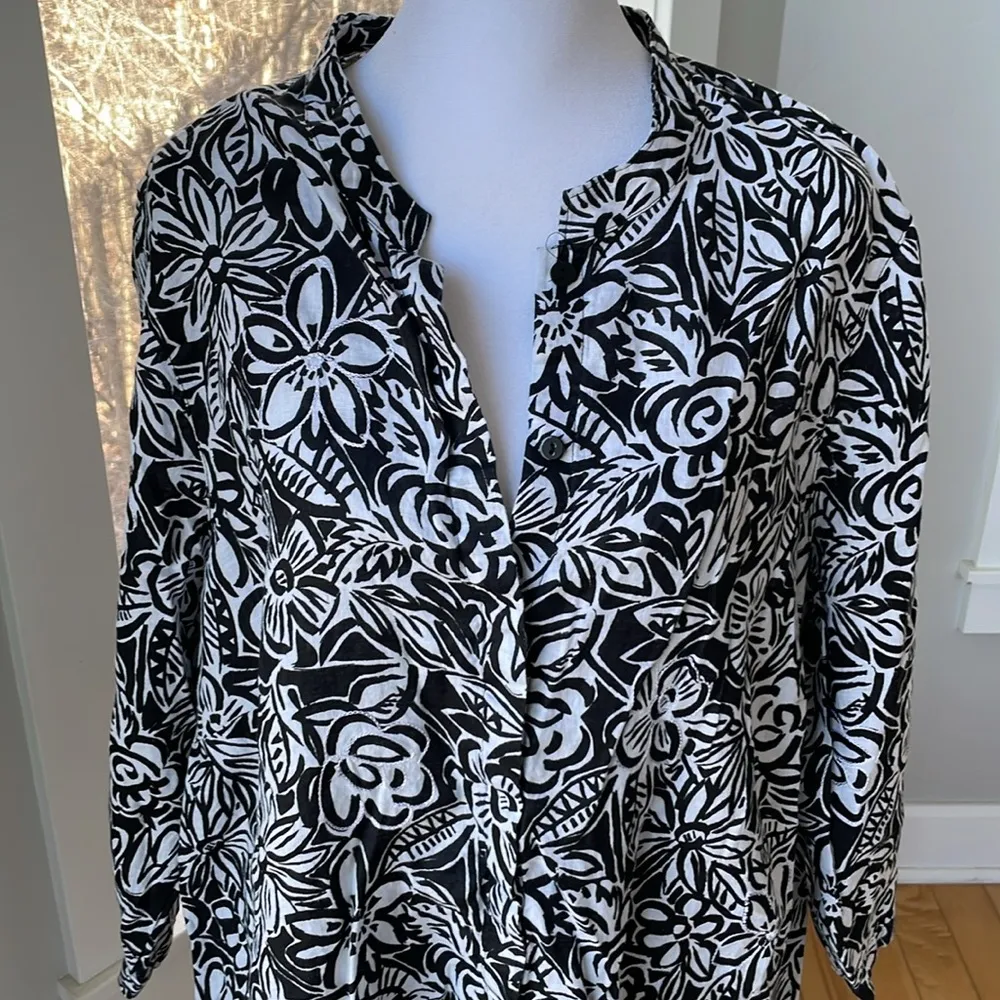 Laura Ashley Woman Black White Floral Embroidered 100% Linen Shirt Swim Coverup - Image 2