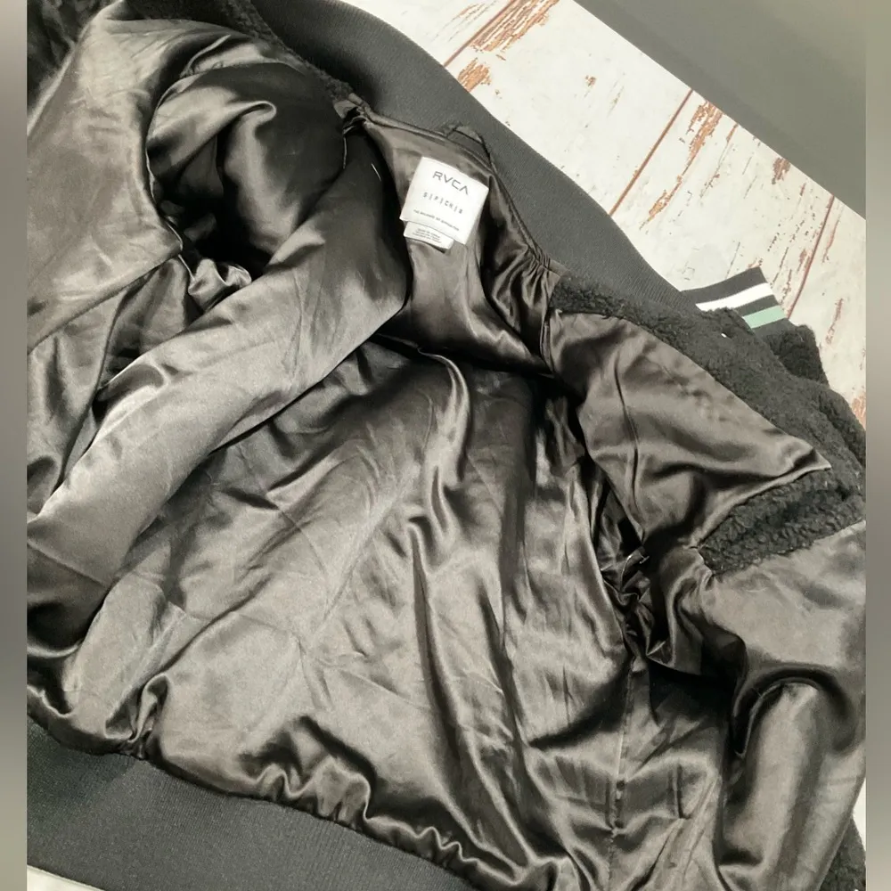 NWOT RVCA SHERPA VARSITY BOMBER JACKET - Image 5