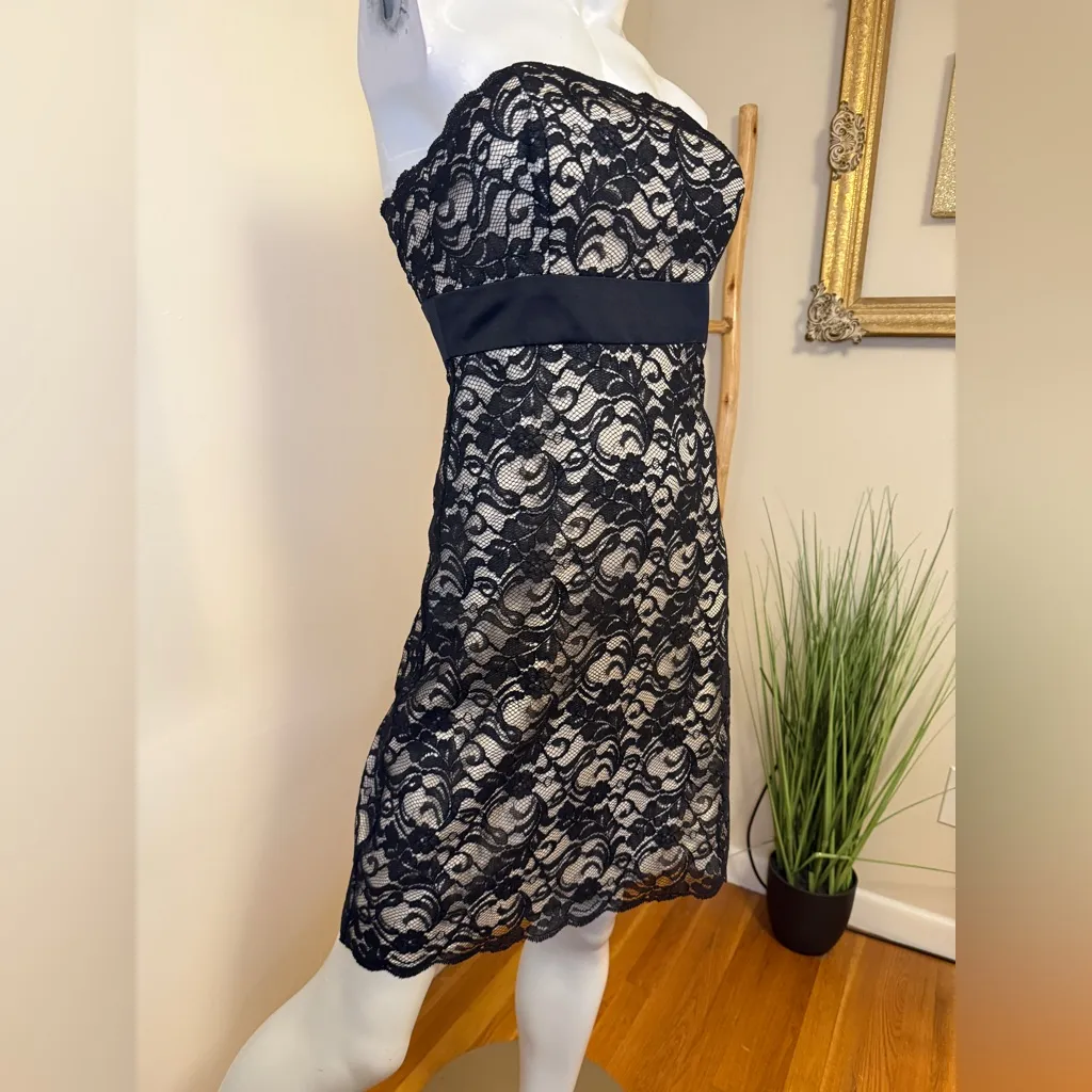 White House Black Market SZ 0 Dress Black Lace w/ Nude Lining Strapless WHBM - Image 2