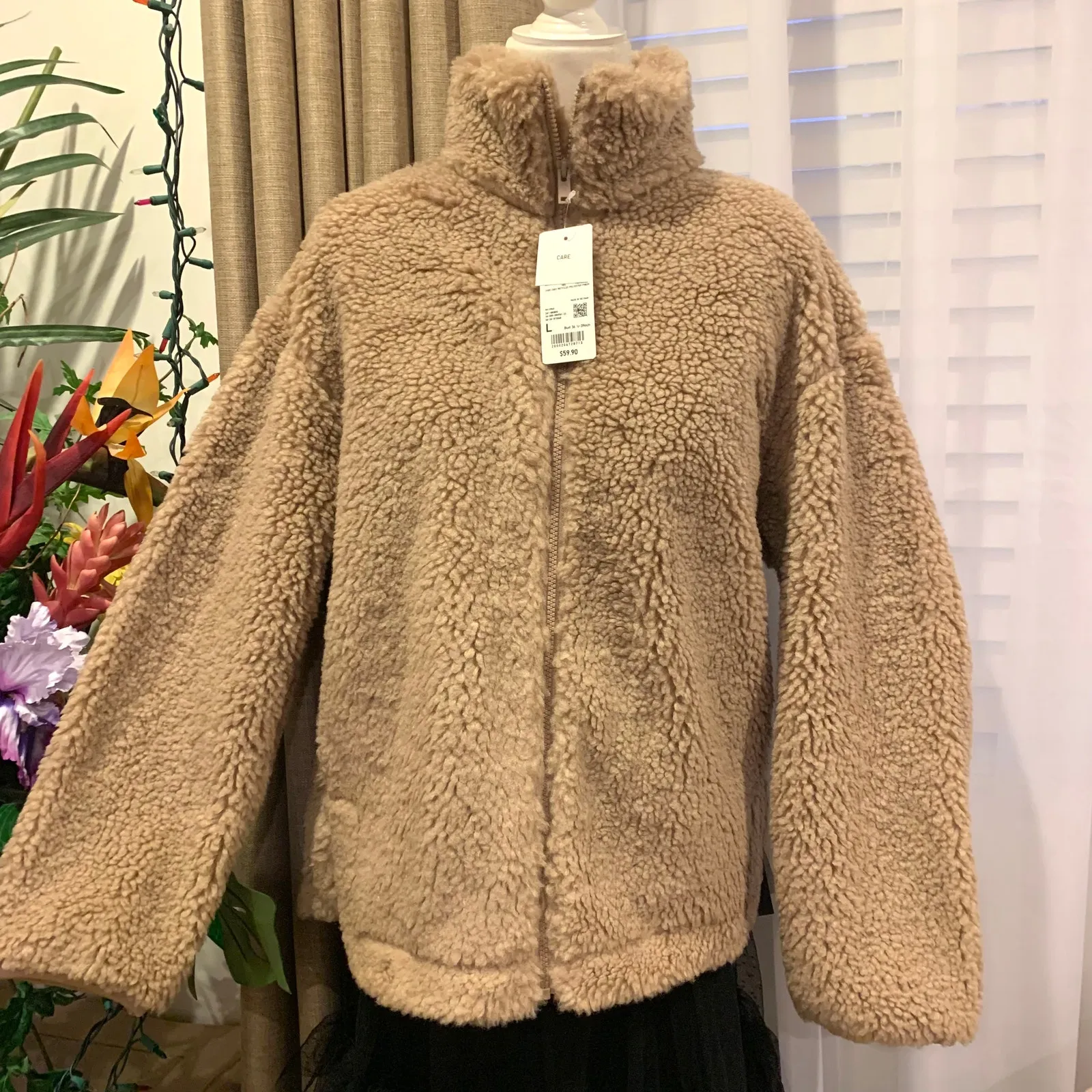 Uniqlo  Fluffy Fleece Zip-Up Jacket in Light Brown - Image 2