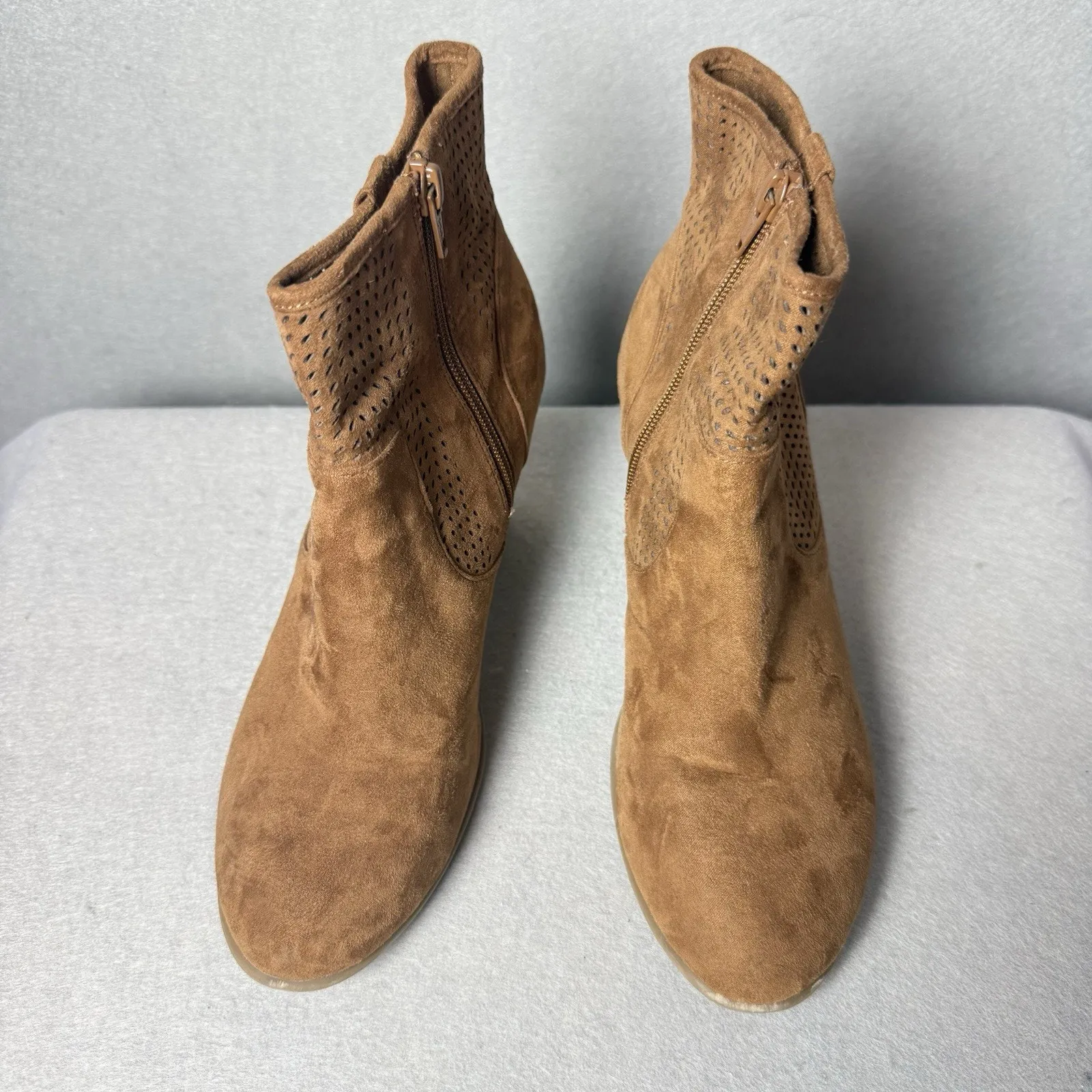 Gap Women's Laser Cut Heeled Ankle Booties Brown Size 9 - Image 2