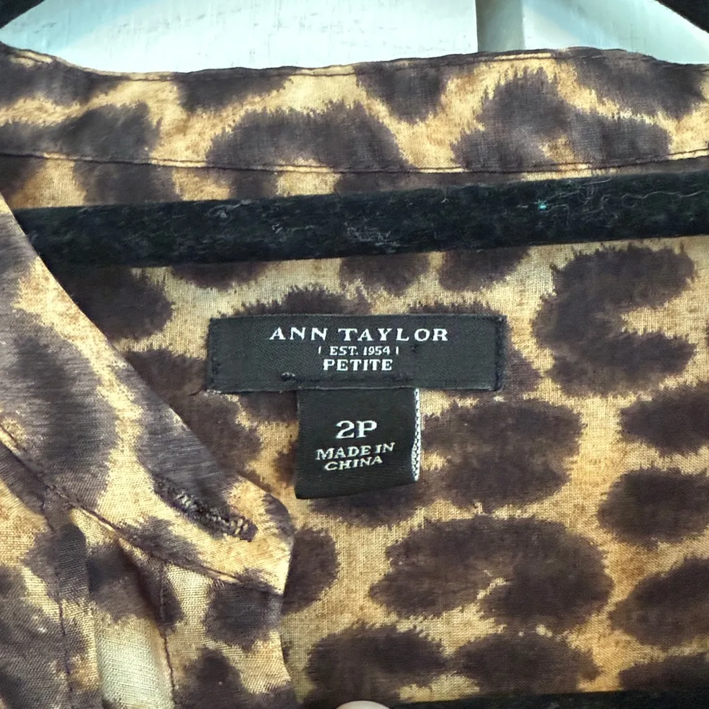 Ann Taylor Petites Leopard Print Blouse Size 2P‎ Button Detail - Image 3