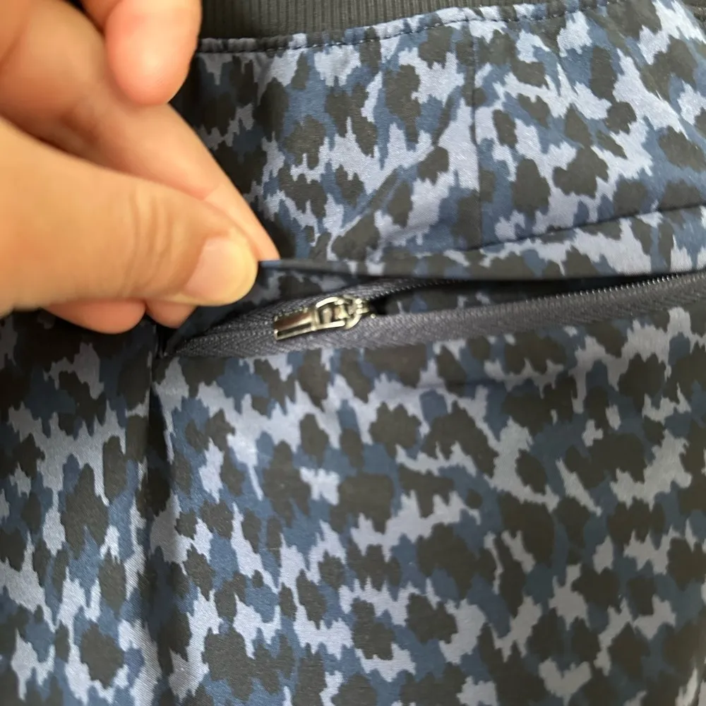 Athleta Shorts Navy Blue/Purple Brooklyn Printed Allure Sportswear Size 8 - Image 8