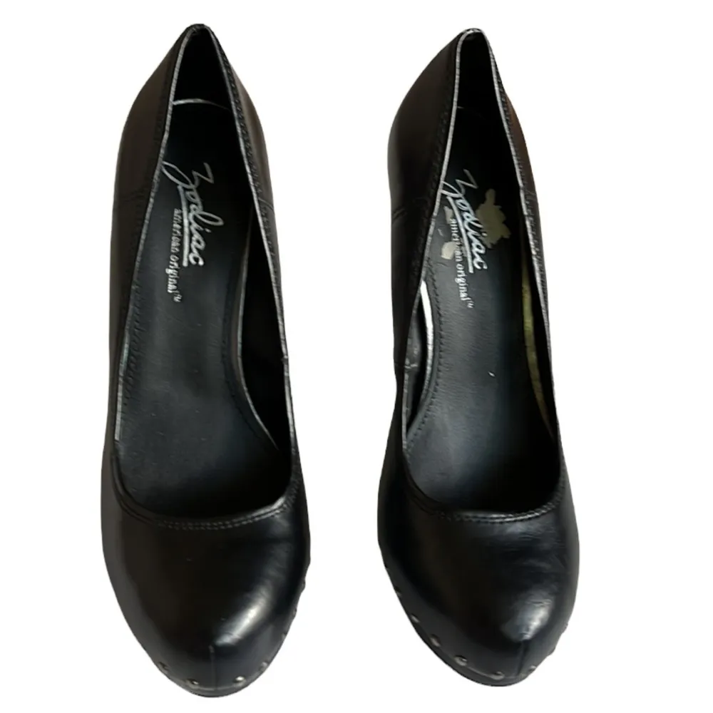 Zodiac Black Matte Vivian Stud Pumps SIze 7.5 - Image 3