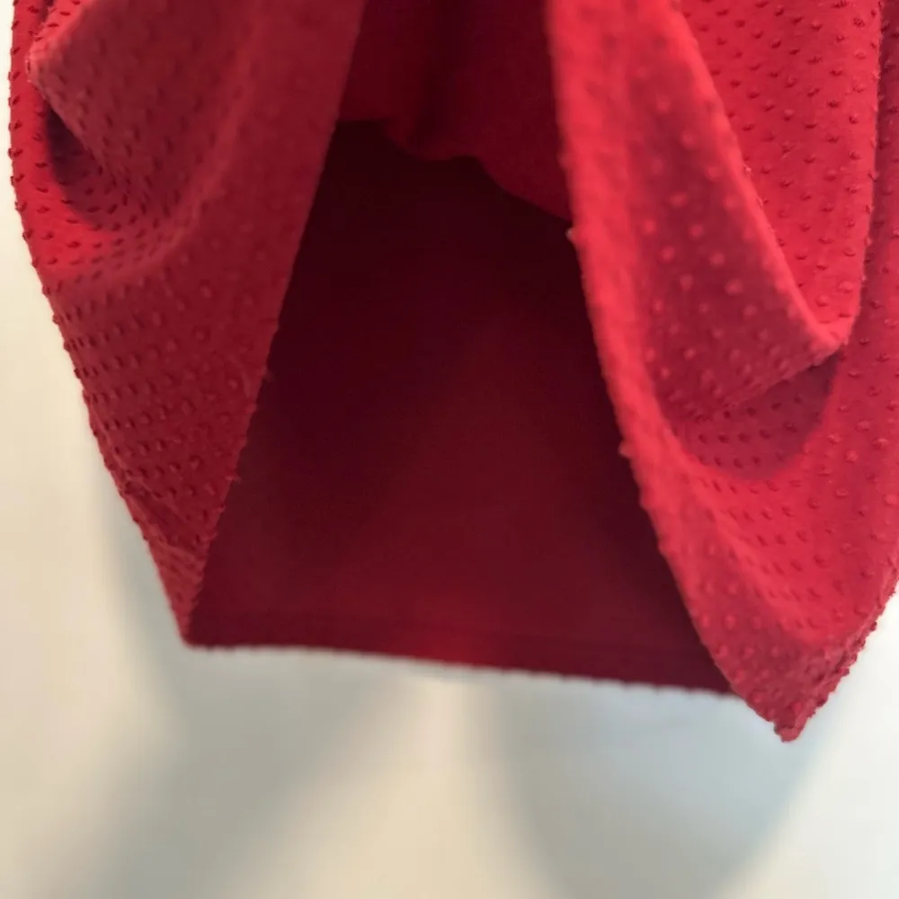 Rose & Olive Women’s Sz: L Red Cap Sleeve 3D Polka Dot Zip Back Loose Fit Top. - Image 10