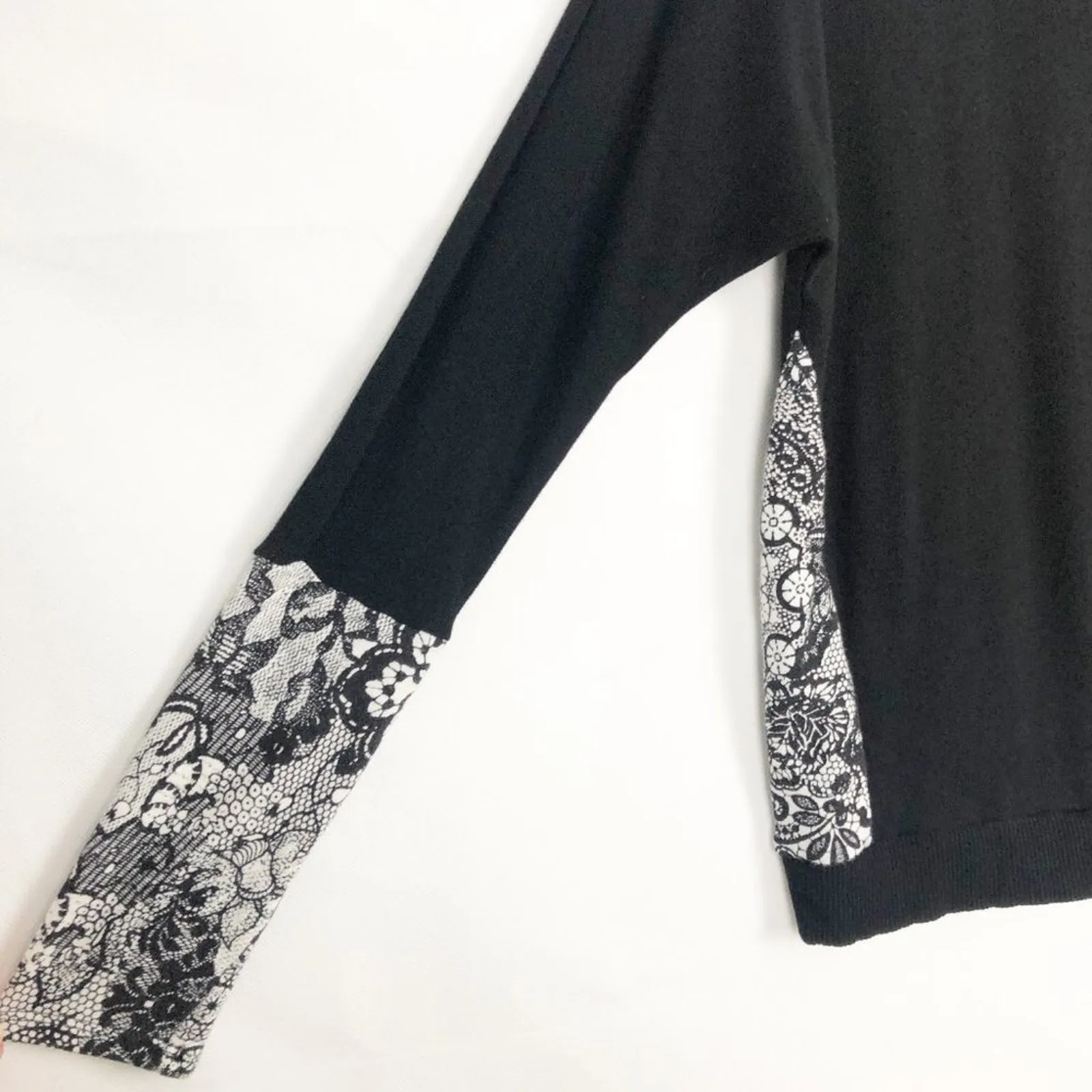 Love 21 Bohemian Floral Edgy Fairygoth Art Timeless Discreet Womens Sweater XS - Image 5