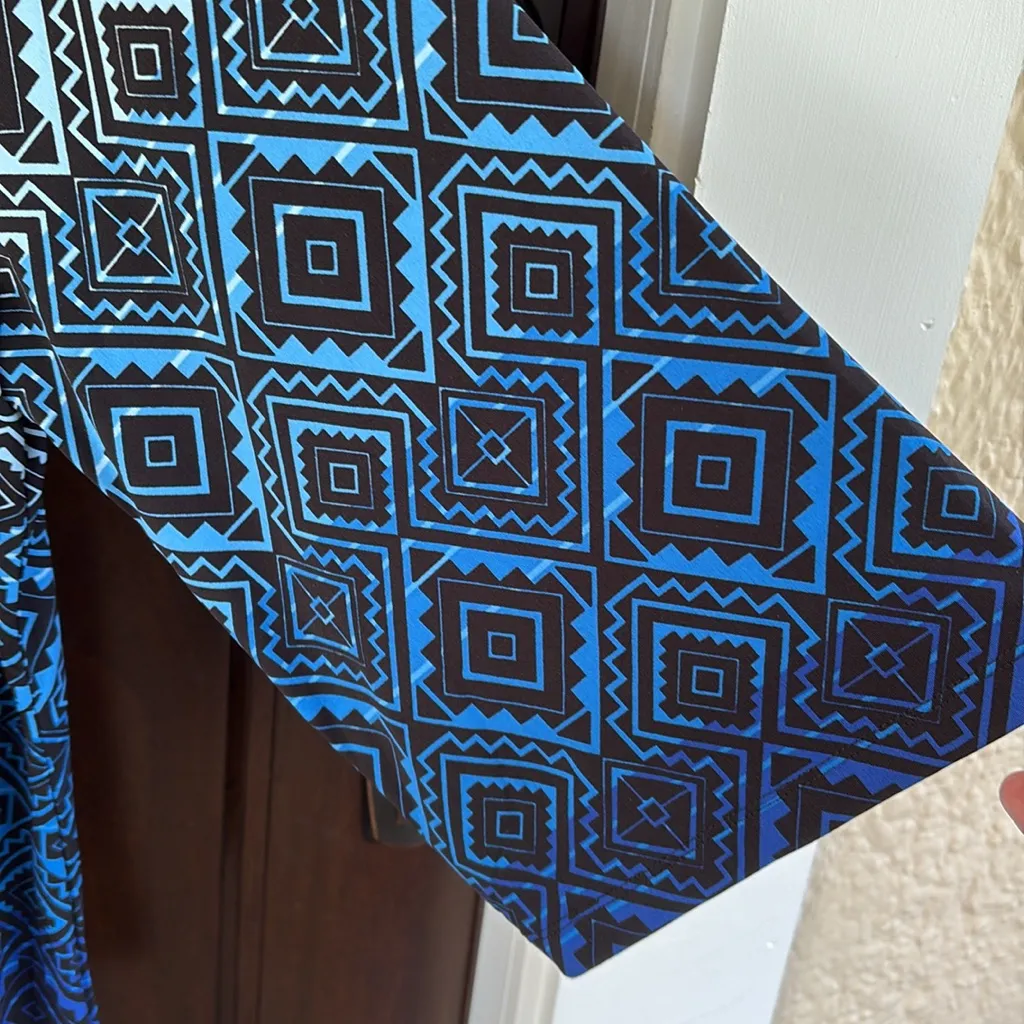 NWT CJ Banks Tunic Top Geometric Print Blue Black 1X Retail $45.00 - Image 5