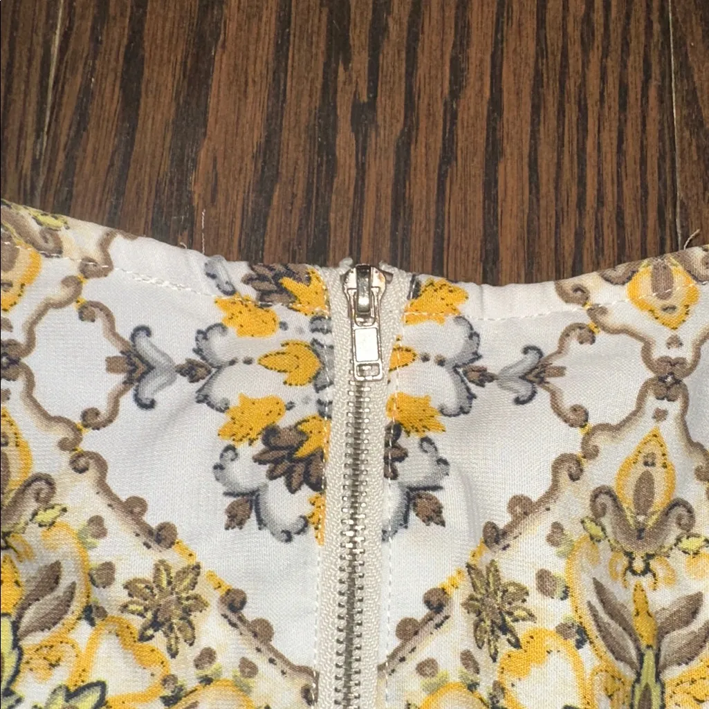 Lulu's Yellow and Cream Patterned Mini Dress size small - Image 8