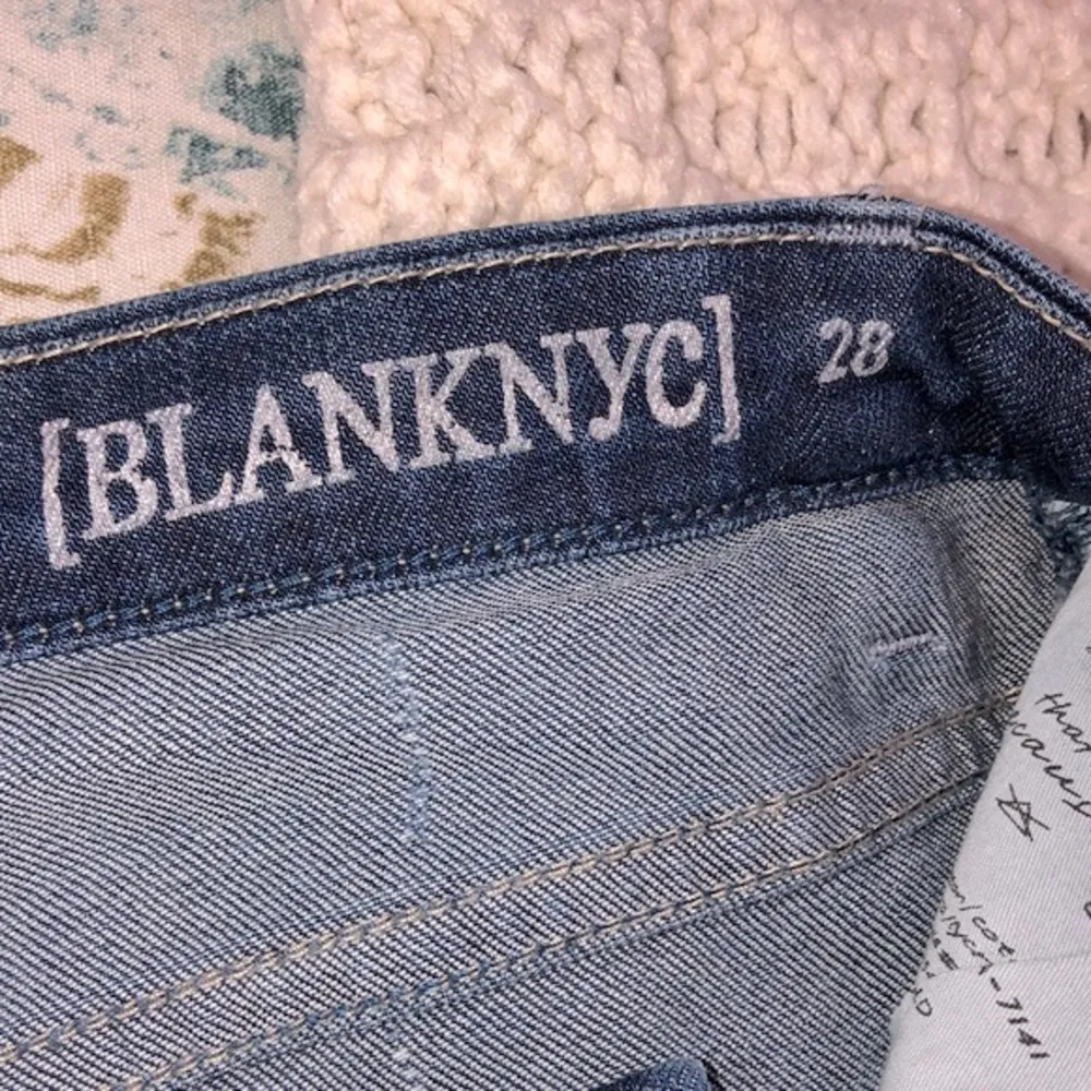 Blank NYC distressed jeans size 28 - Image 4