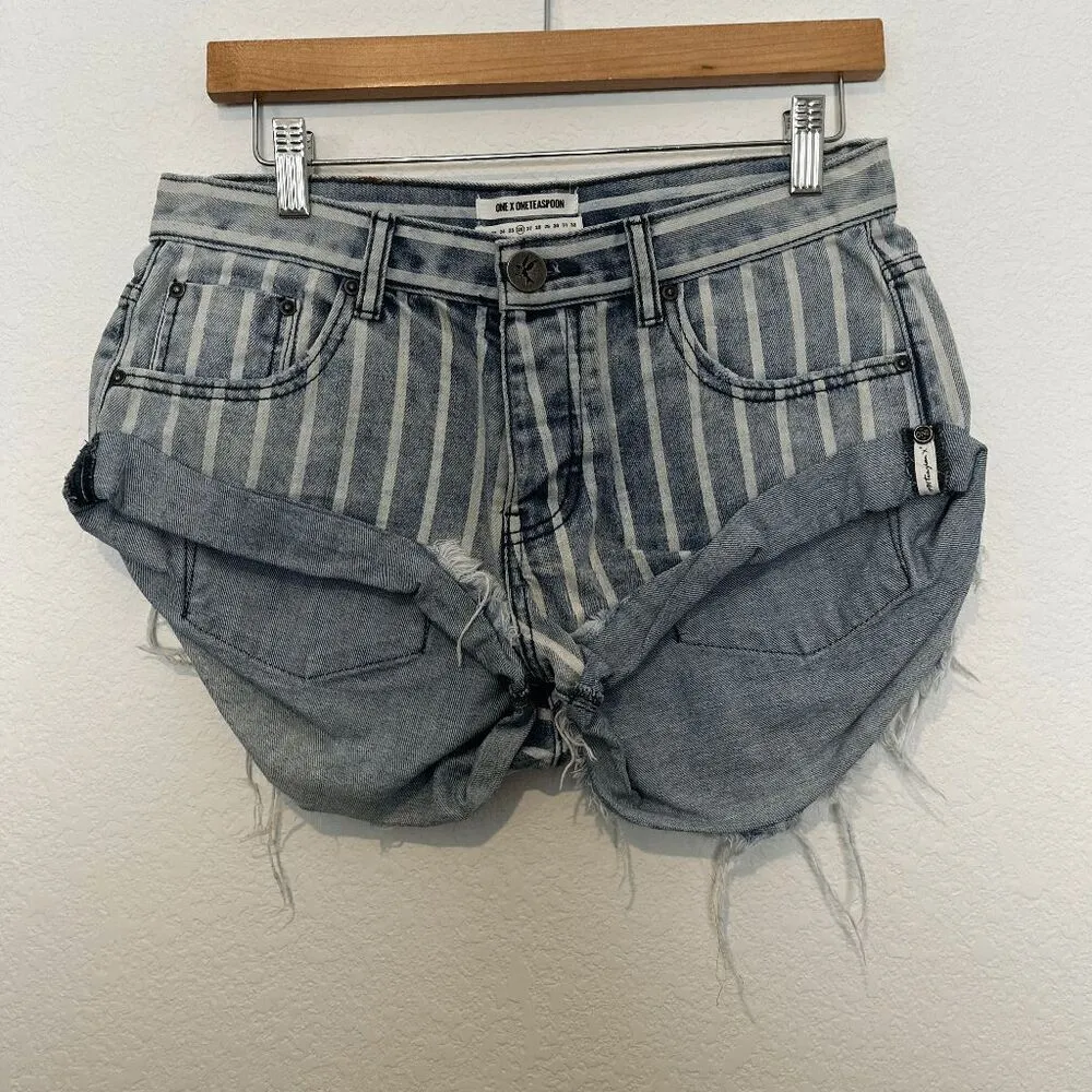 Striped Denim Bandits Low Waist Jean Shorts Women's Size 26 - Image 2