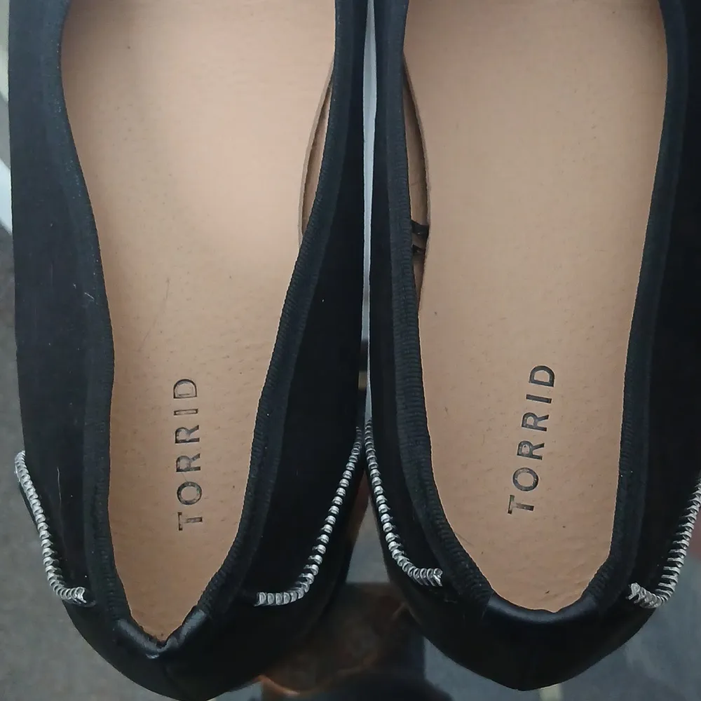 Torrid black zipper cut ballet flats size 10 - Image 7