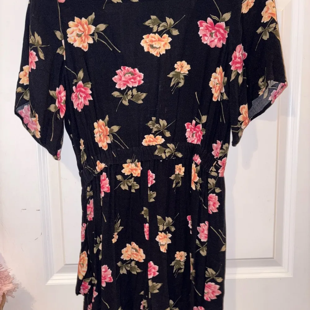 American Eagle Black Floral Romper - Image 4