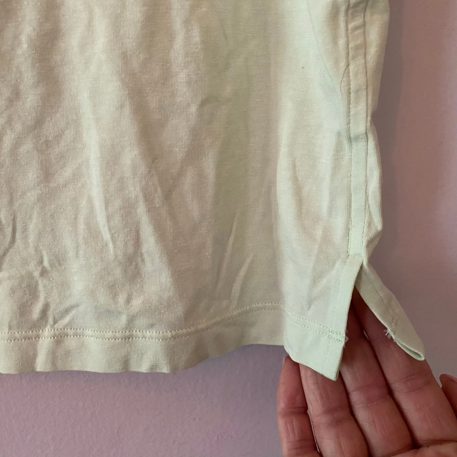 Lululemon Large Mint Green Cropped Short Sleeve Shirt Athleisure Women's size 10 - Image 4