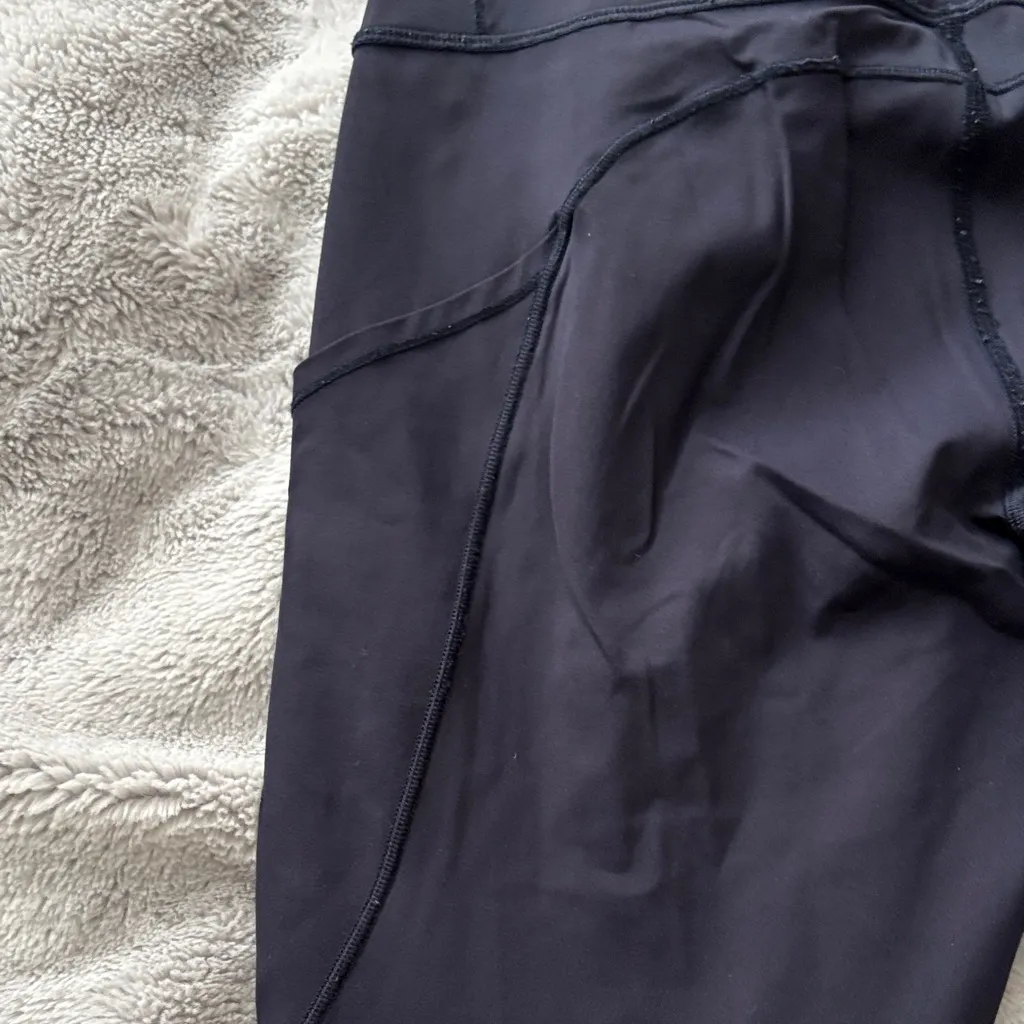 VGC Women’s Lululemon Navy Nulux 19 Cropped Leggings Size 8 - Image 4