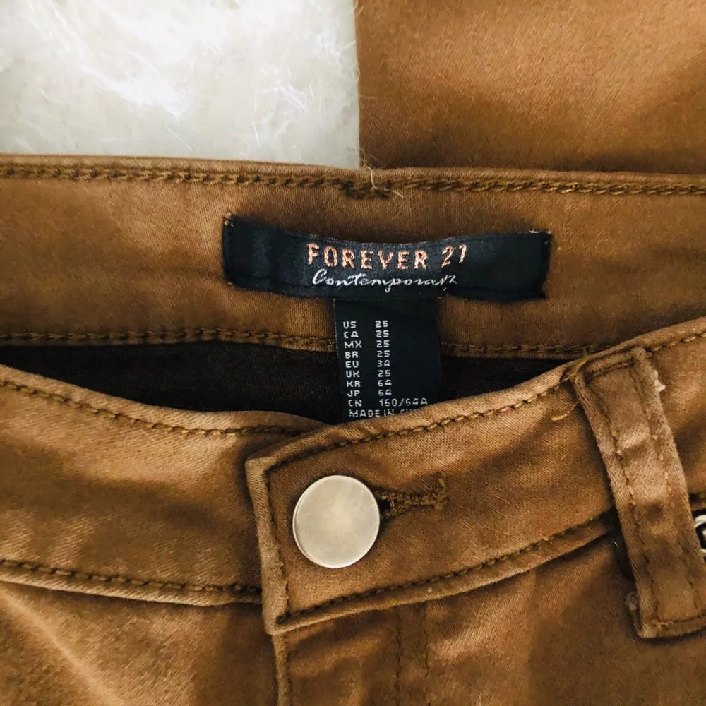 Forever 21 Khaki Skinny Pants - Image 4