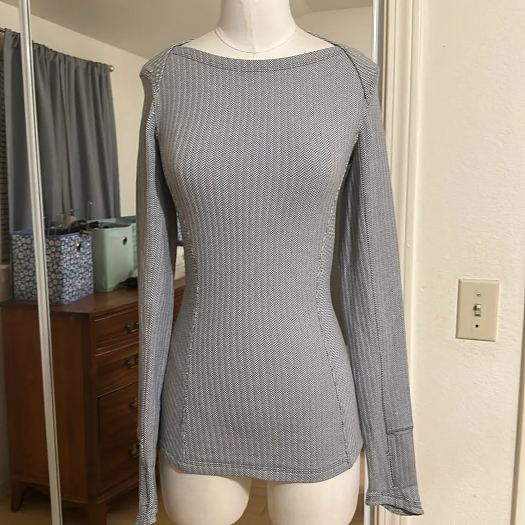 Kanto Catch Me Long Sleeve in Heathered Herringbone Heathered White Slate - Image 10