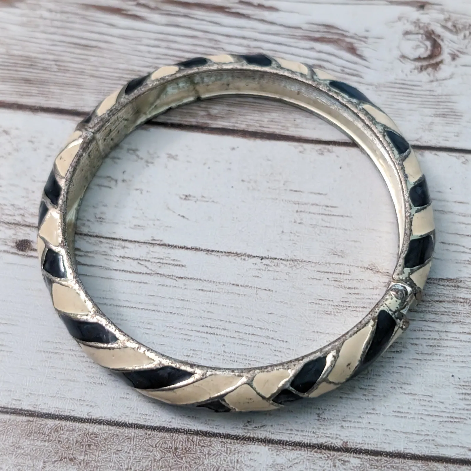Vintage Hinged Bracelet Cream & Black - Image 11