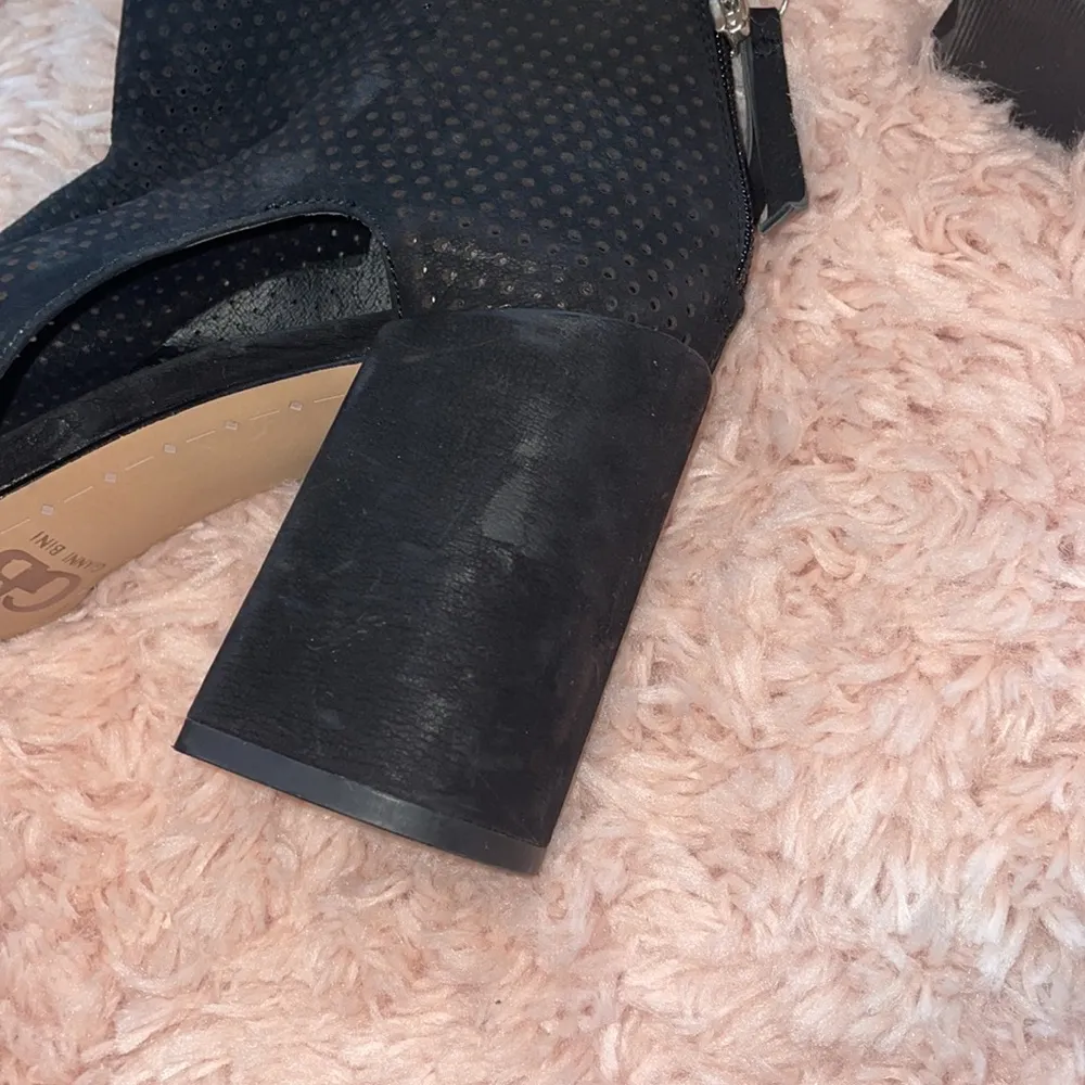 Gianni Bini Black Suede Peep Toe Booties - Image 7