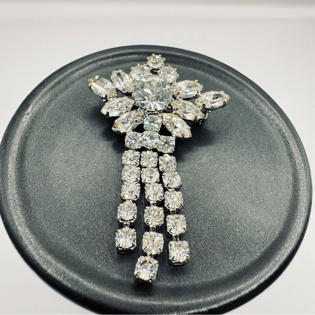 VTG Rhinestone Flower Brooch | Cascading Crystal Drop Pin | Old Hollywood Glam Silver - Image 4