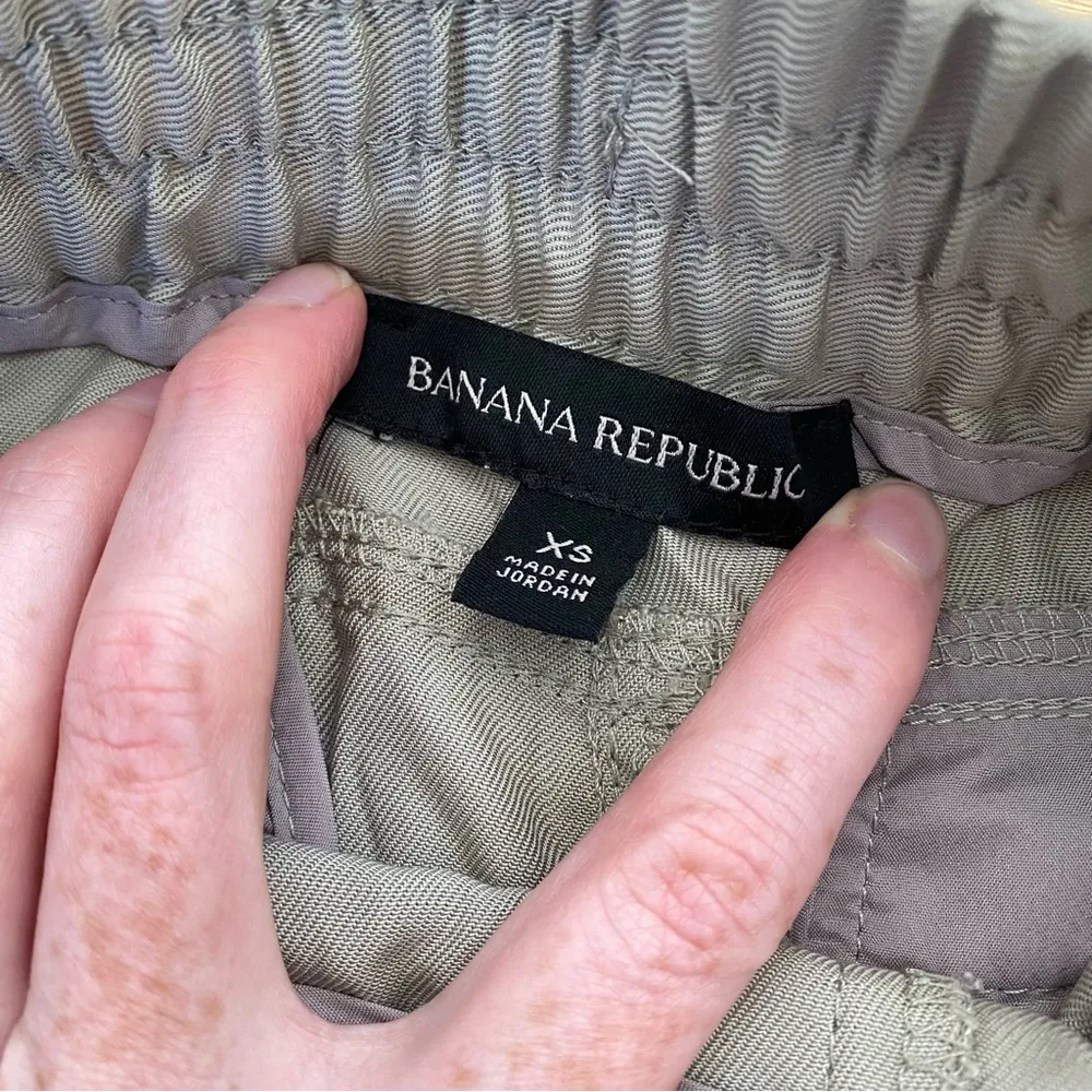 Banana Republic Track Pants in Beige - Image 3