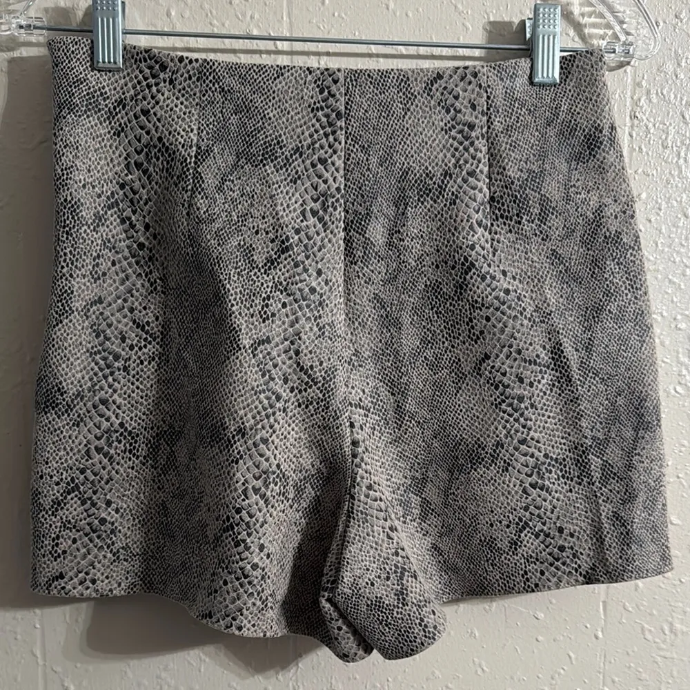 Zara Gray Snake Print Mini Skort - Image 4