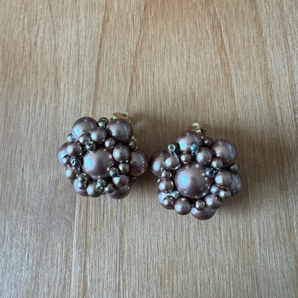 Vintage Coffee Pearl Cluster Clip On Earrings Brown - Image 2