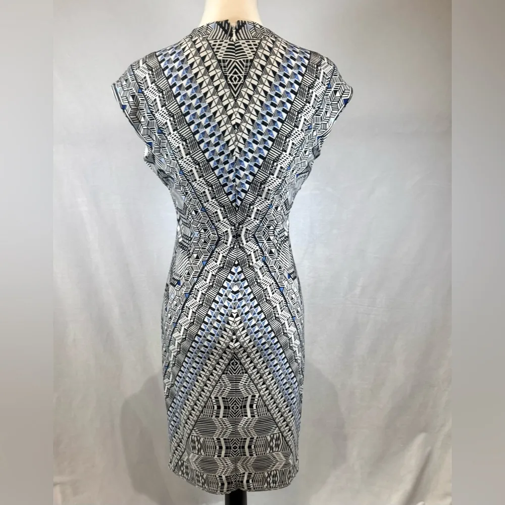 White House Black Market black white & blue geometric print sheath dress size 4 - Image 5