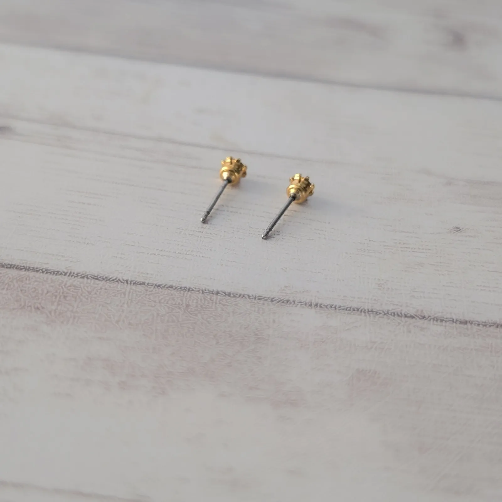 Vintage Stud Earrings Dainty Gold Tone & Clear Gem - Image 7