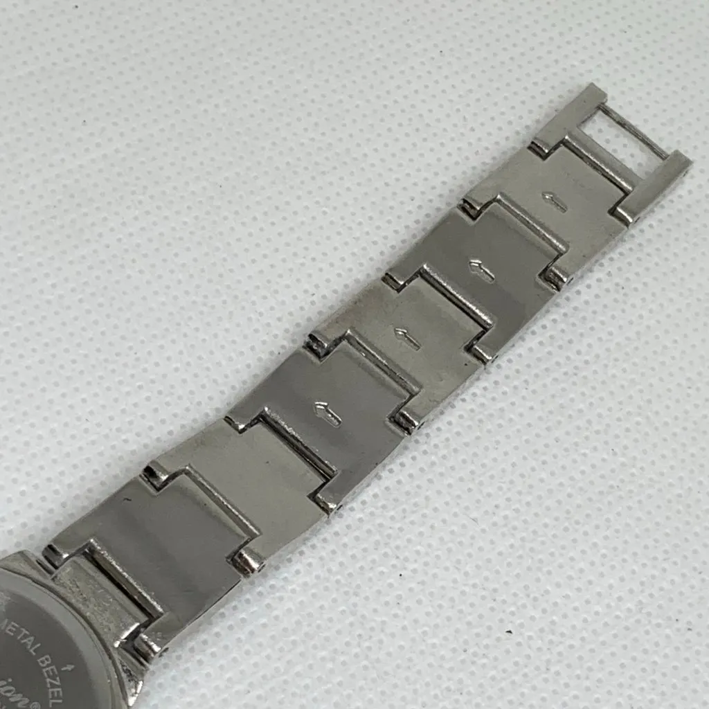 Precision by Gruen women’s watch silver tone quartz 28mm Roman indices running - Image 7