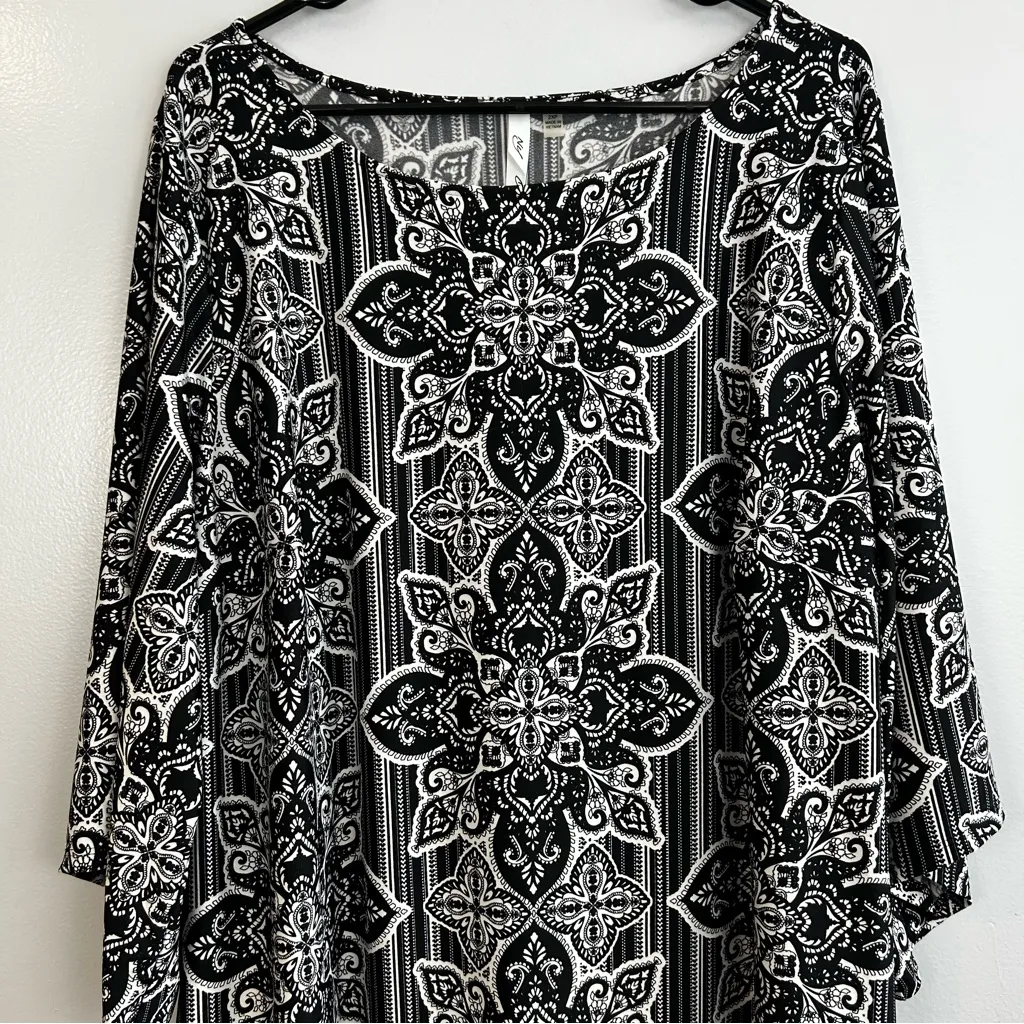 NWT Ny Collection Black/White Mixed Print Boho Bell Sleeve Shift Dress Size 2XP - Image 2