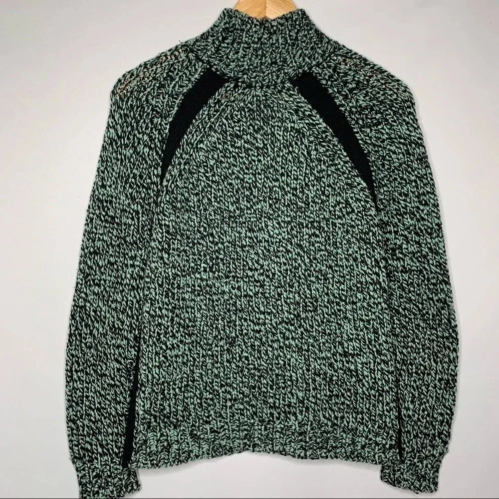 Theory  Riona Ultra Fine Wool Sweater Size Medium - Image 6
